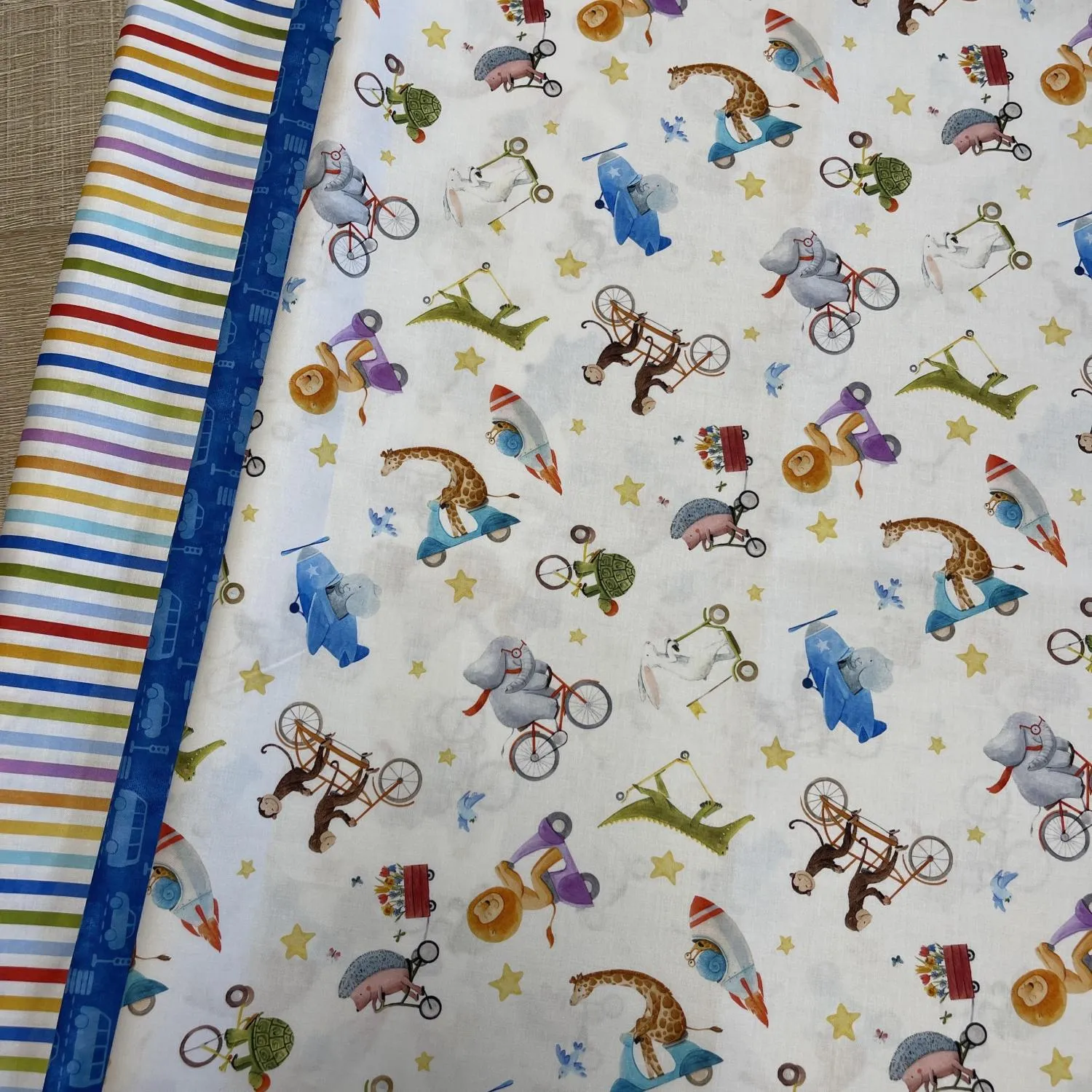 On The Go - 1 Pillowcase Kit - Tossed Animals/Blue Bus - Includes Pattern