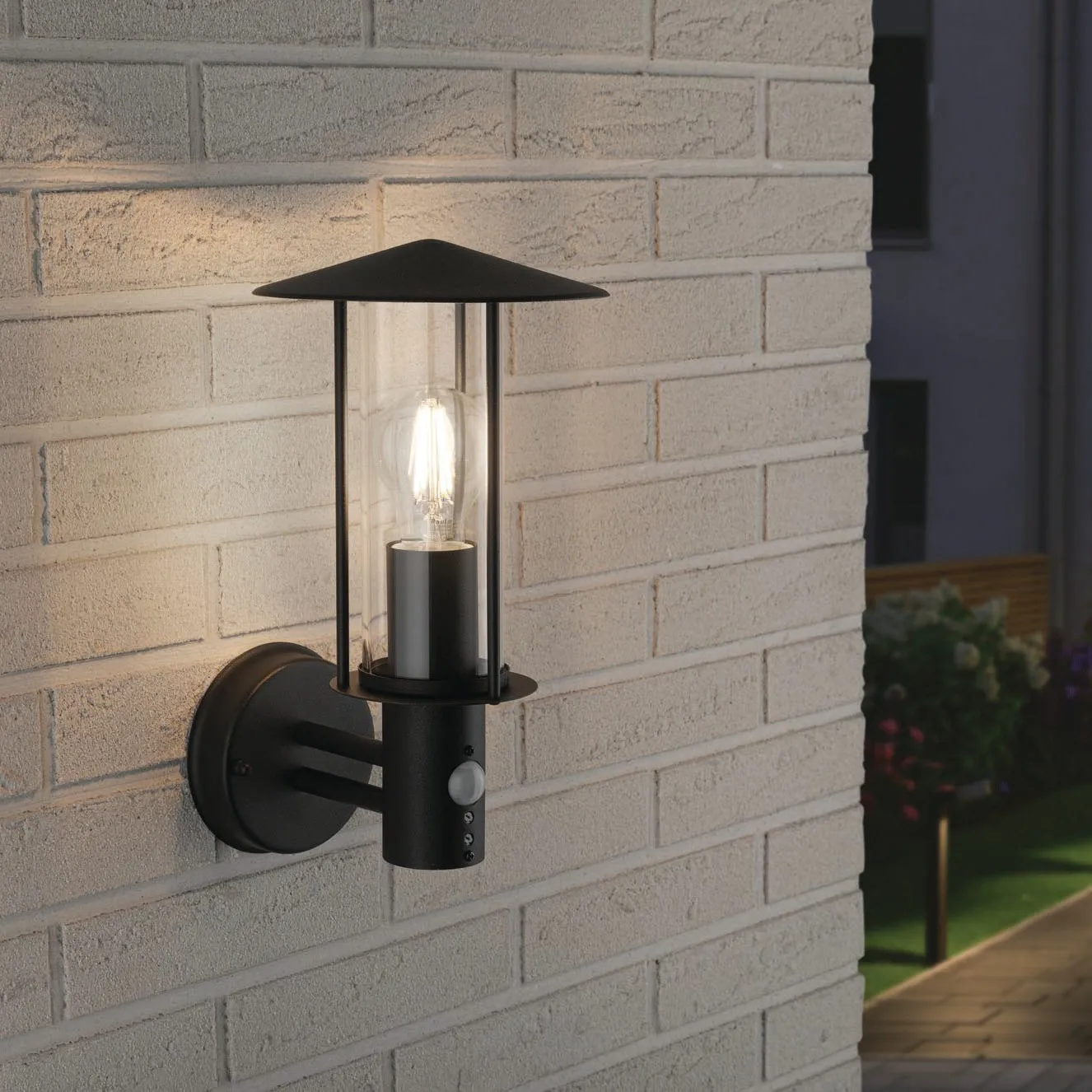 Outdoor Classic 15W LED Wall Light with Motion Detection in Dark Grey