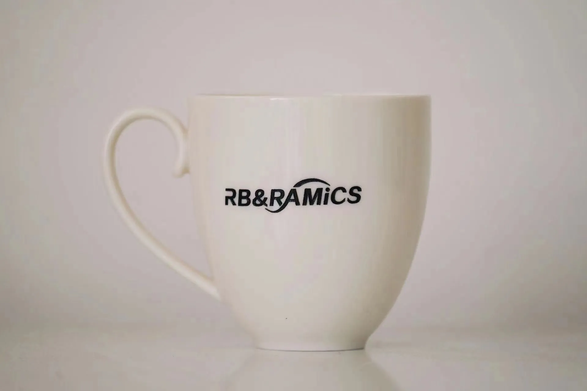 RB&RAMICS White ceramic mug with lovely simple pattern