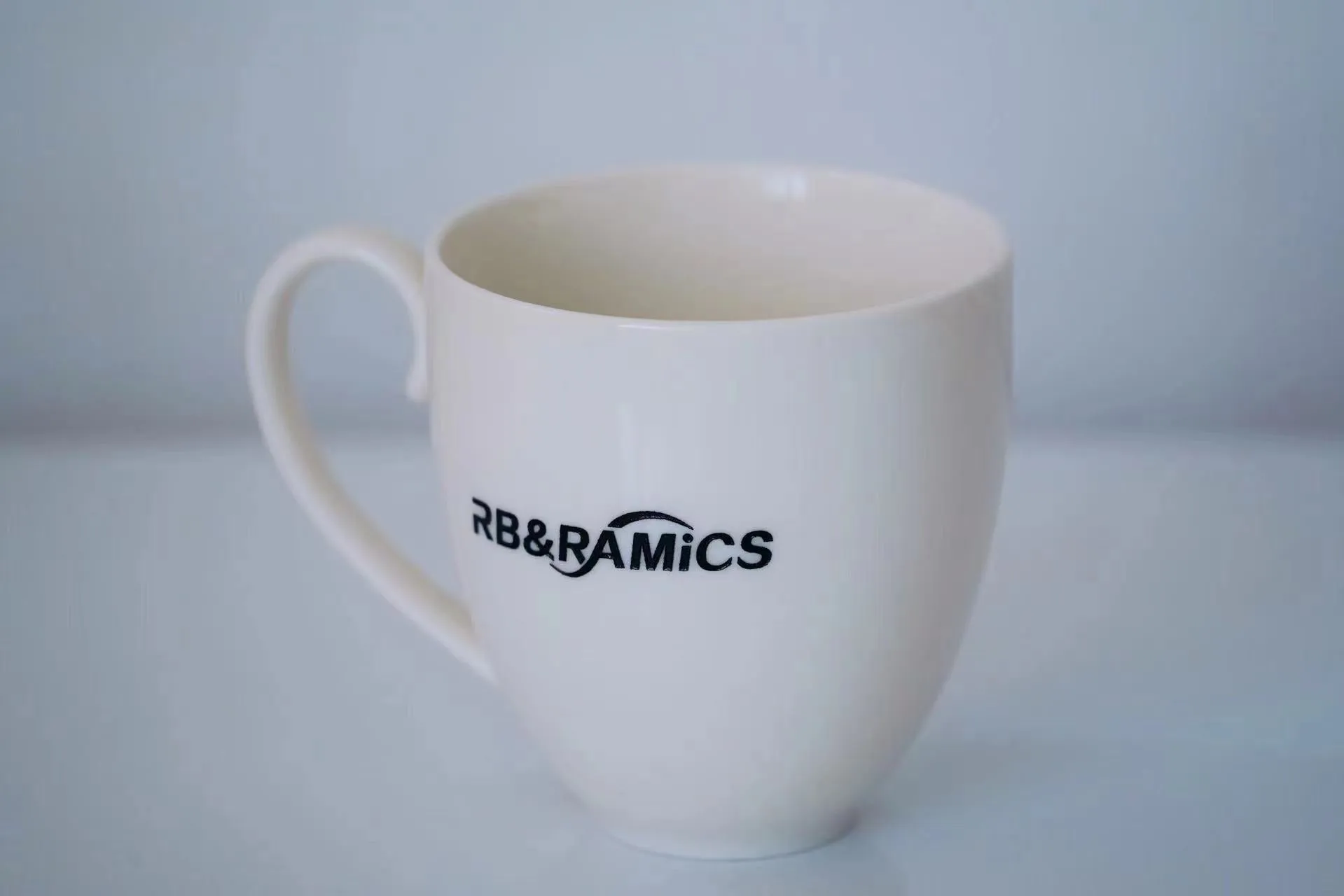 RB&RAMICS White ceramic mug with lovely simple pattern